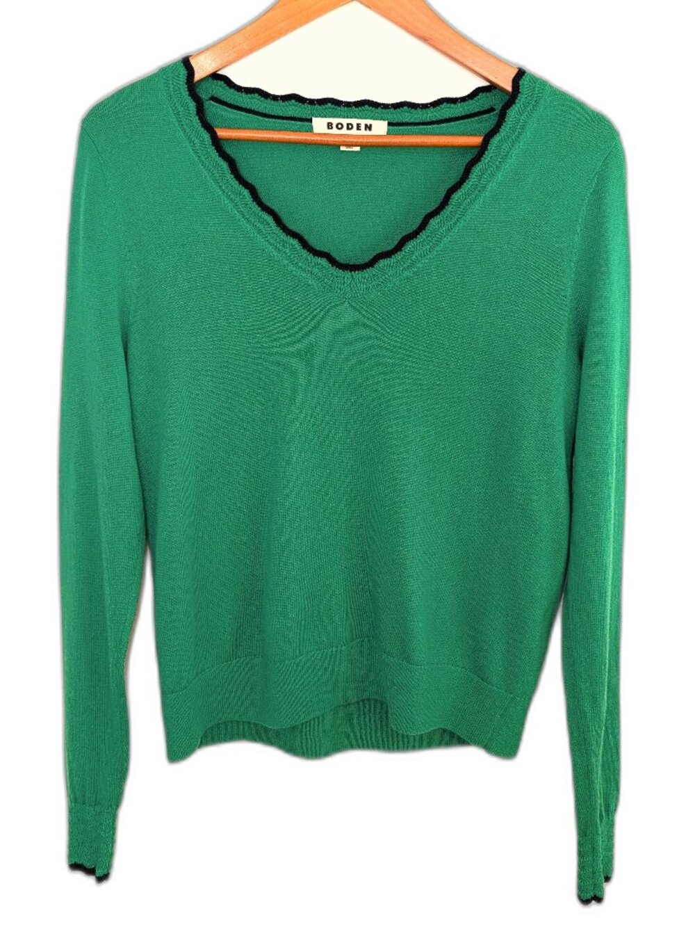 Boden | Merino Wool Scallop Trim V-Neck Sweater in Green | Size Small - Picture 6 of 11